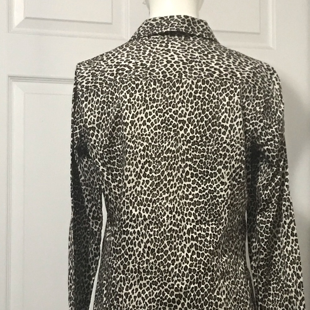Talbots Animal Print button down blouse size 2 - Picture 6 of 12